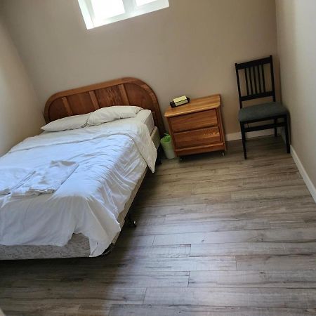Economical Homestay Бернаби Экстерьер фото