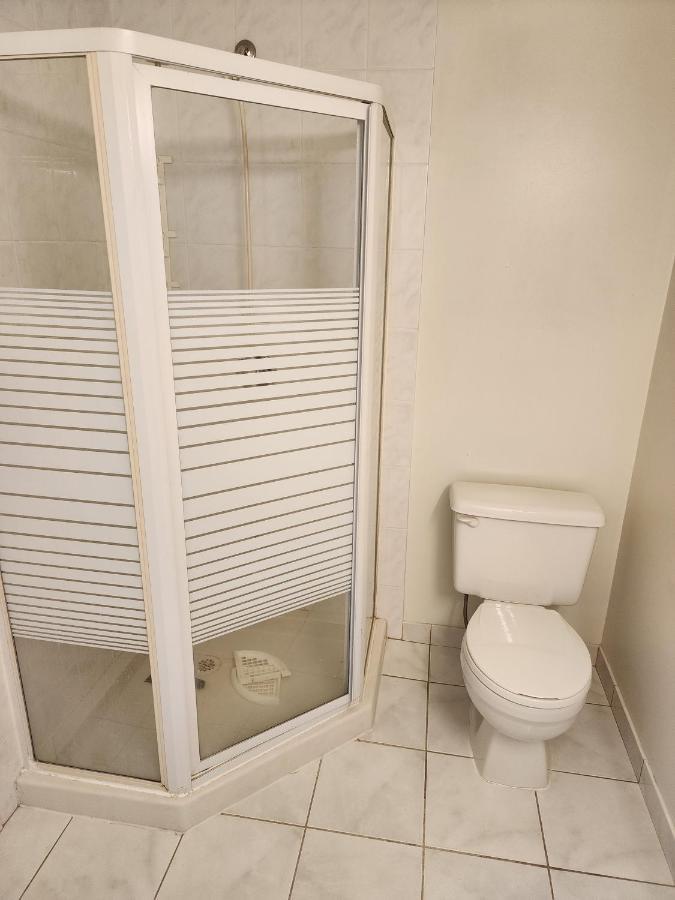 Economical Homestay Бернаби Экстерьер фото
