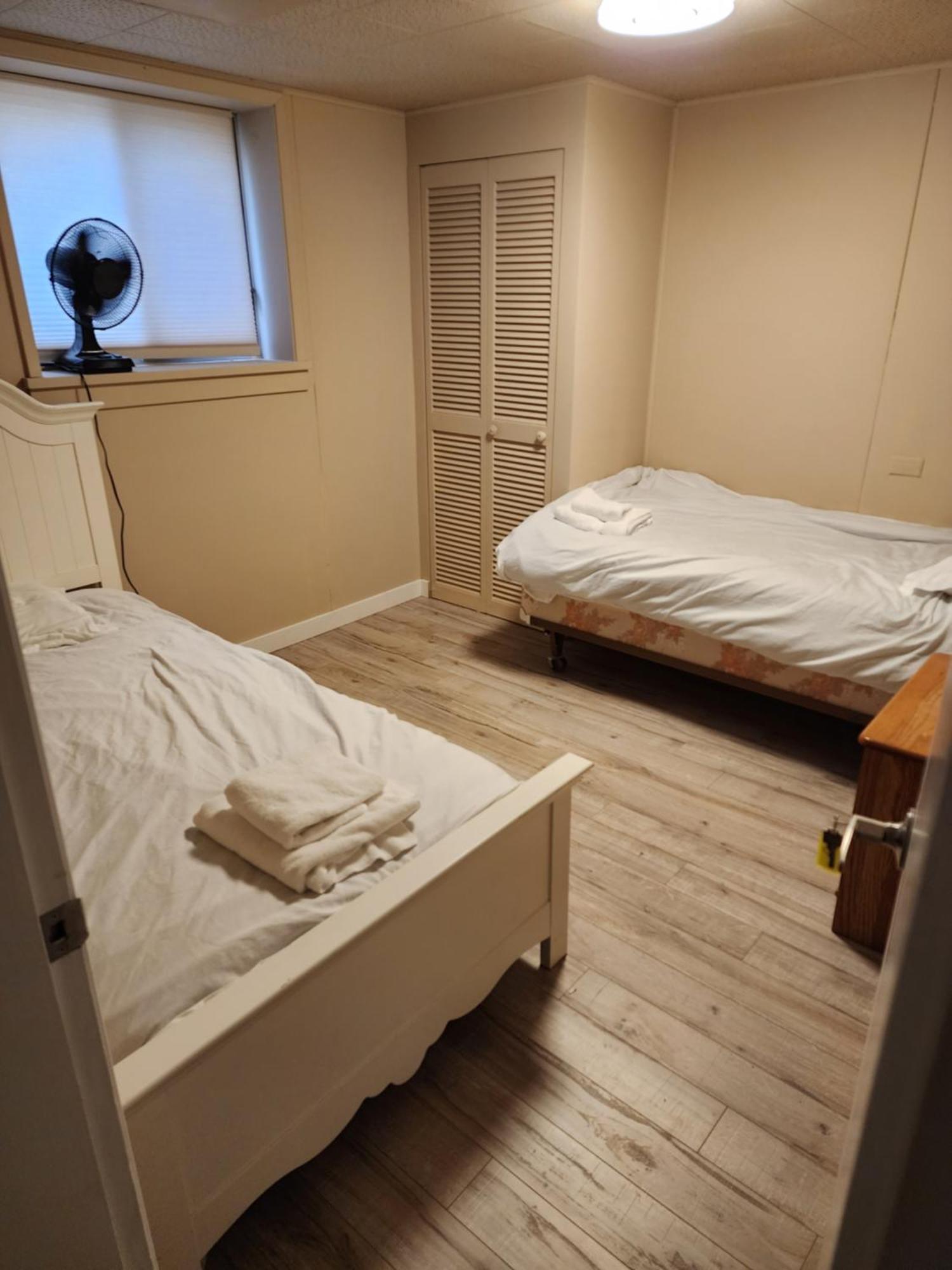 Economical Homestay Бернаби Экстерьер фото